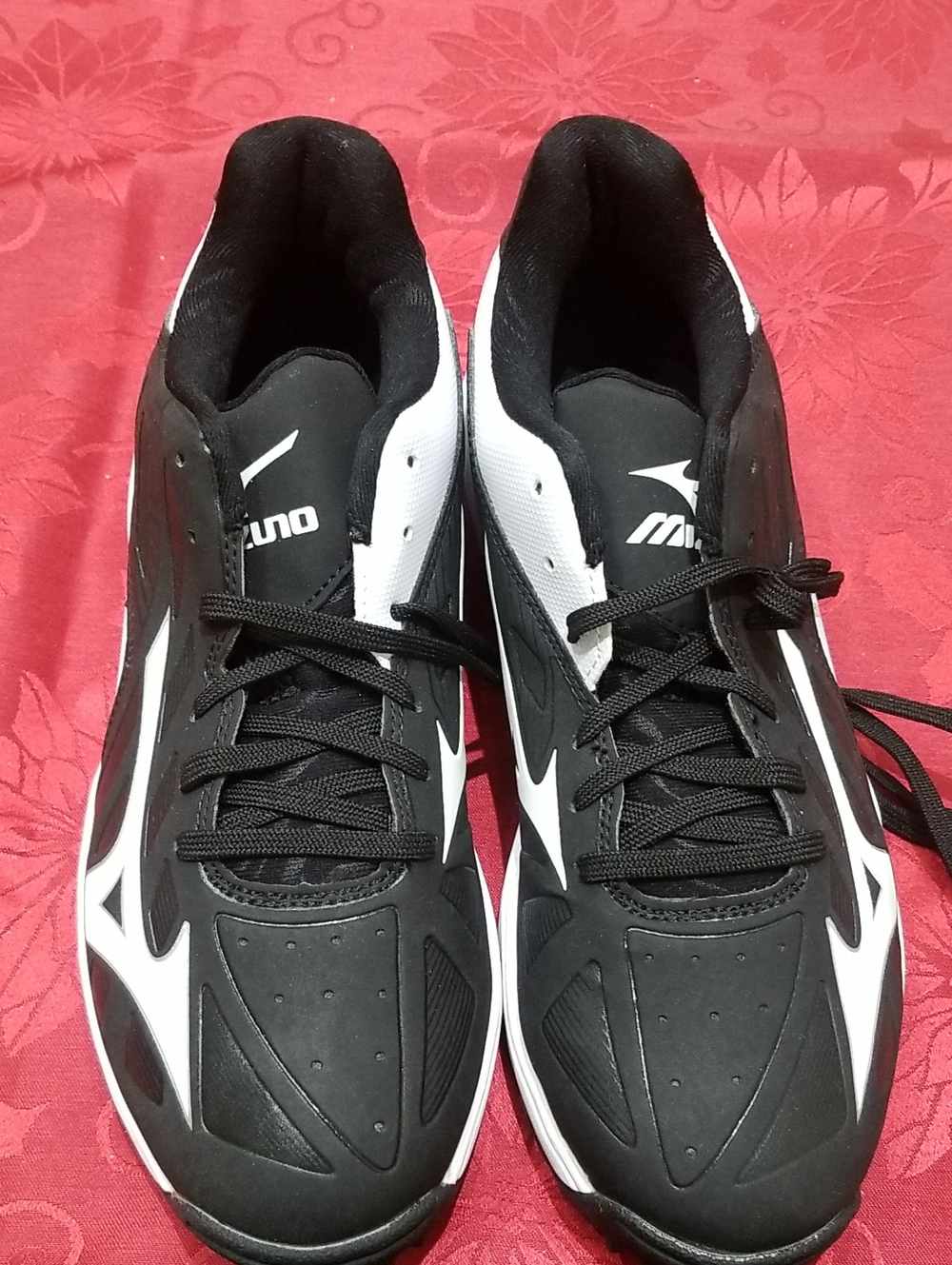Mizuno Black and White Men's Athletic Shoes